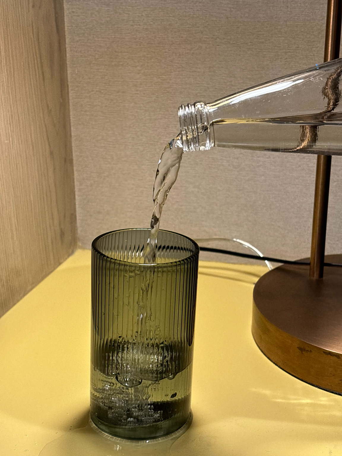 Ribbed smoke glass