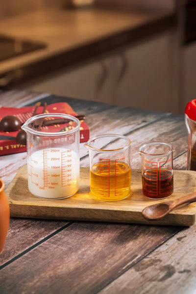 Measuring cup for hot / cold