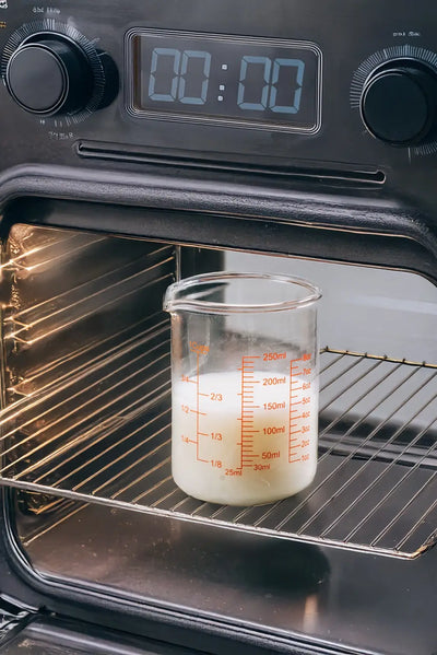 Measuring cup for hot / cold